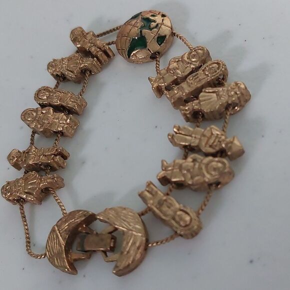 Vintage Unsigned Children of The World Gold Tone Tofa Style Slider Bracelet - Picture 3 of 6